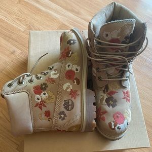 Flower Pattern Timberlands